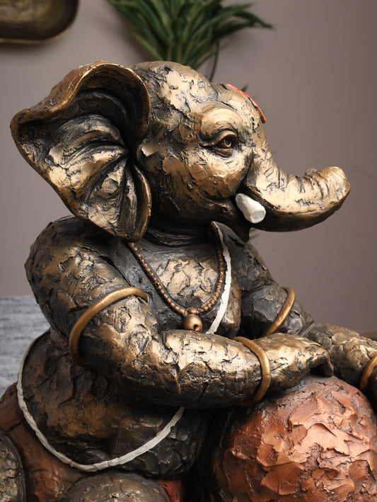 Little Ganesha With Makhan Delight